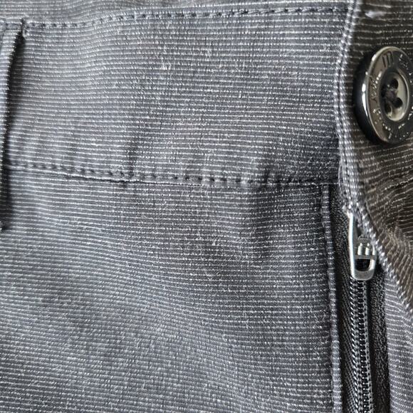 Travis Mathew Grey Shorts Size 32 - Picture 5 of 8